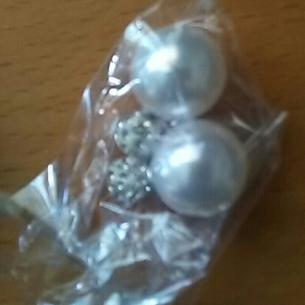 Earrings - Picture 7 of 8